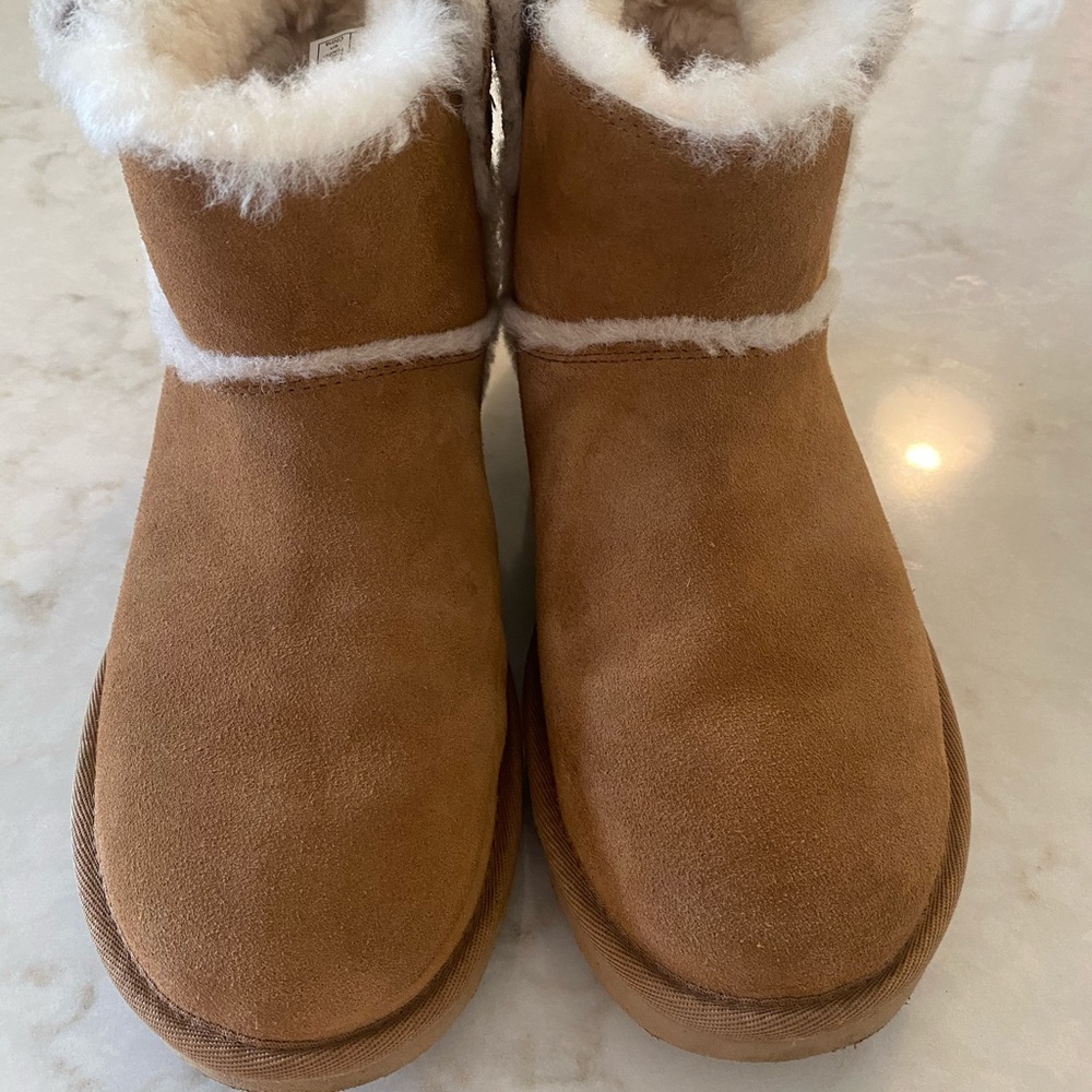 Ugg classic mini shearling boot size 7